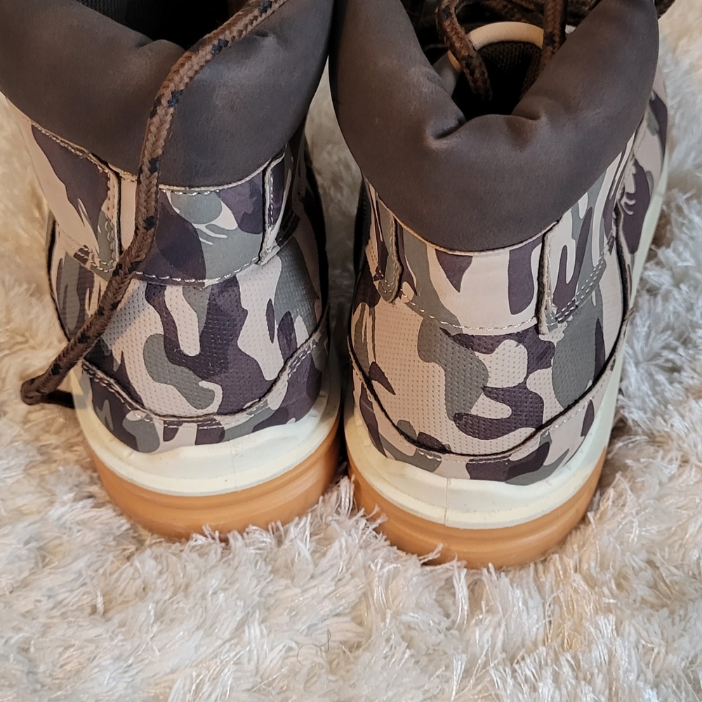 Camouflage boots